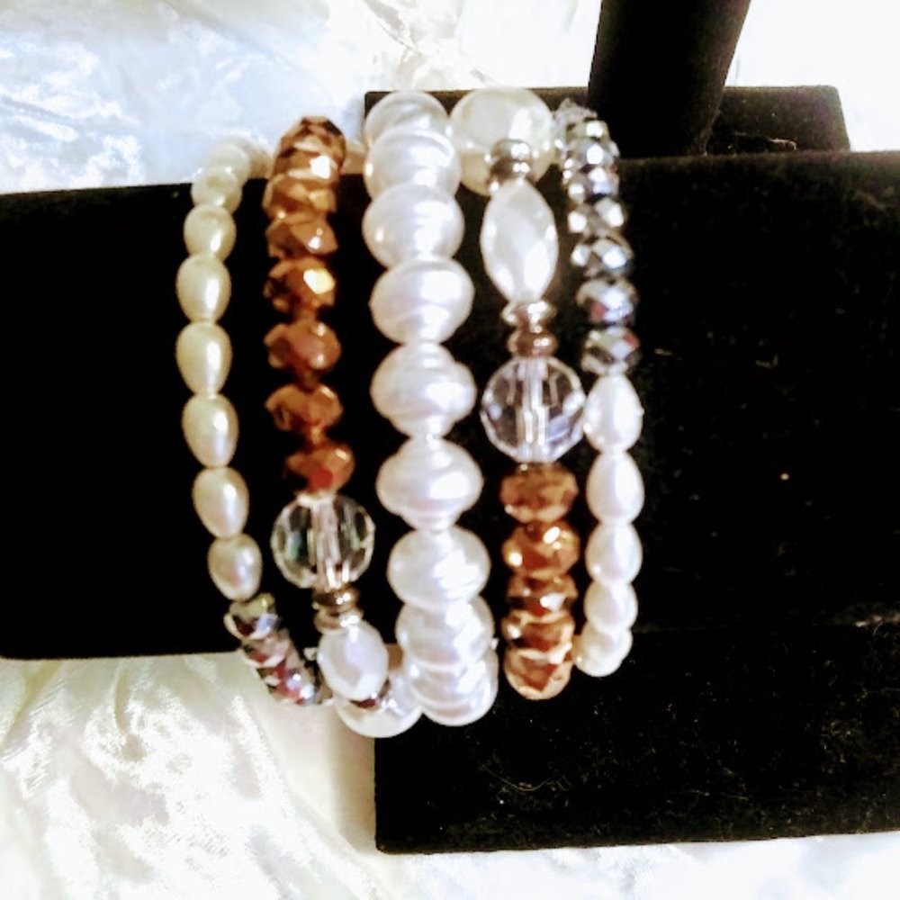 *WIRE WRAP BRACELET*FAUX PEARLS*FACETED CZECH GLASS BEADS*HAND CRAFTED